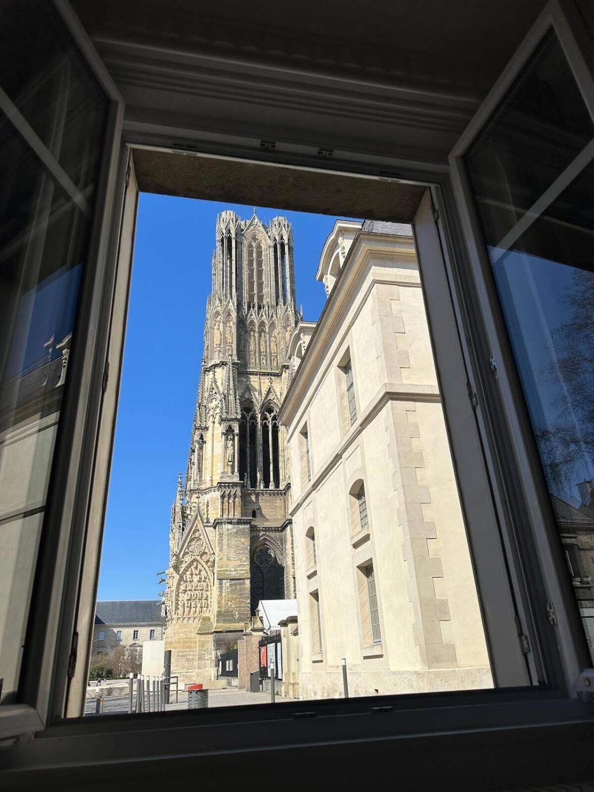 Le Petillant - Cathedrale Reims Exteriör bild