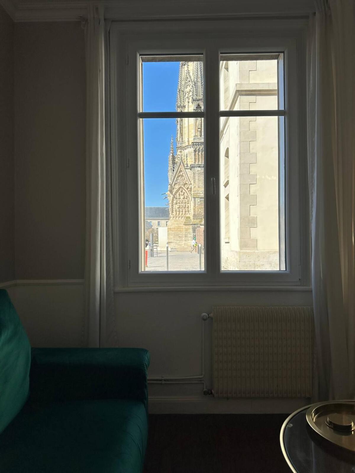 Le Petillant - Cathedrale Reims Exteriör bild